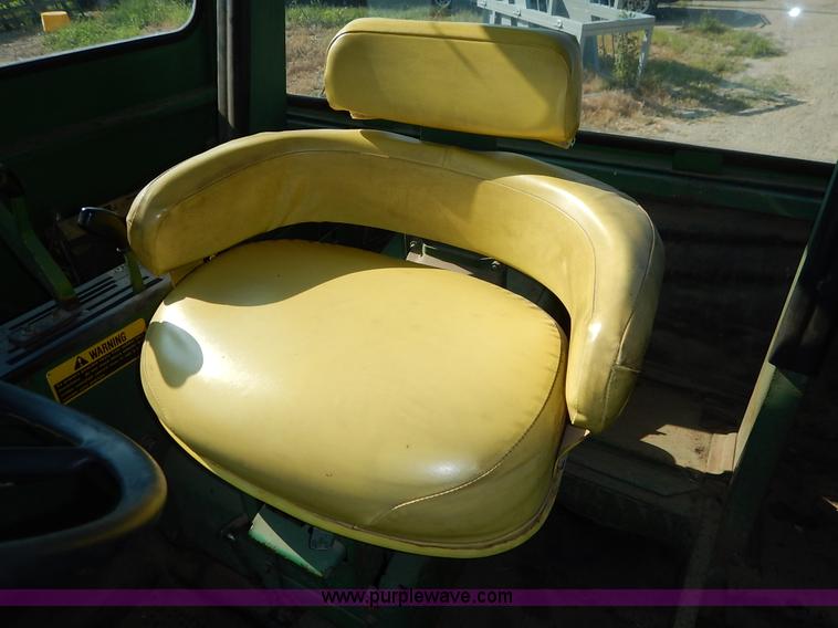 image for item J6461 1975 John Deere 7520 4WD tractor