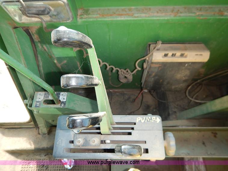 image for item J6461 1975 John Deere 7520 4WD tractor