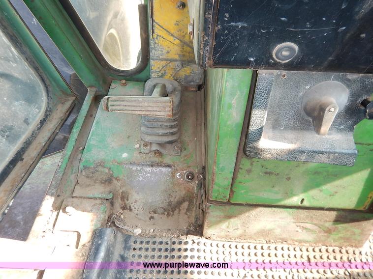 image for item J6461 1975 John Deere 7520 4WD tractor