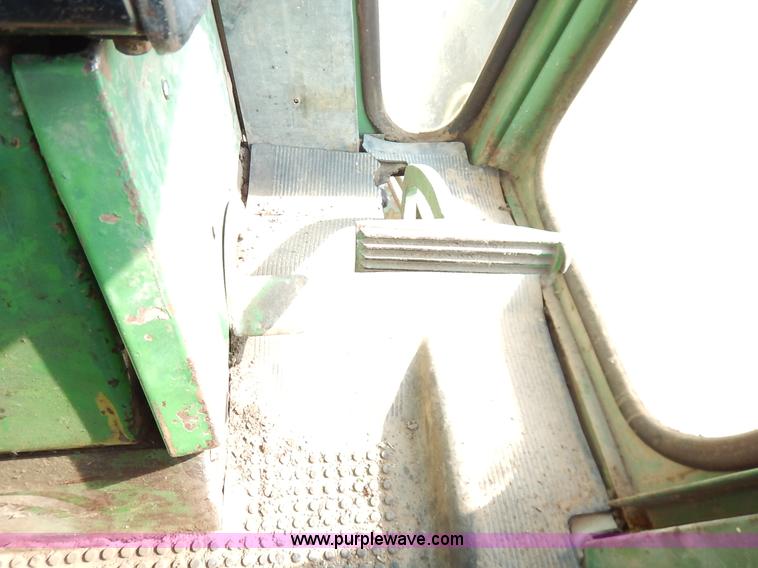 image for item J6461 1975 John Deere 7520 4WD tractor