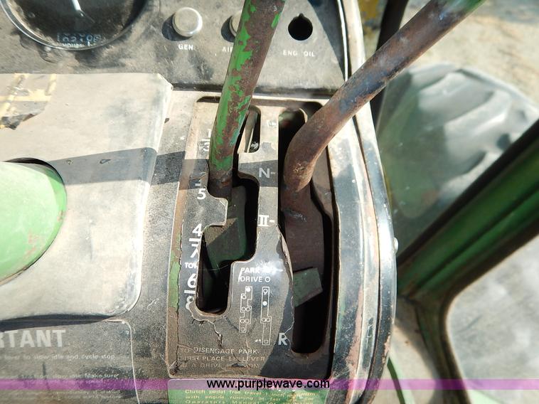 image for item J6461 1975 John Deere 7520 4WD tractor