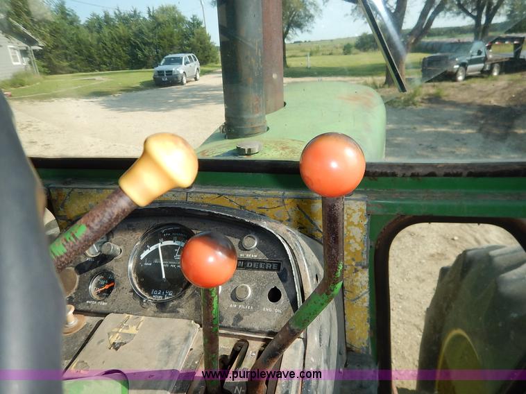image for item J6461 1975 John Deere 7520 4WD tractor