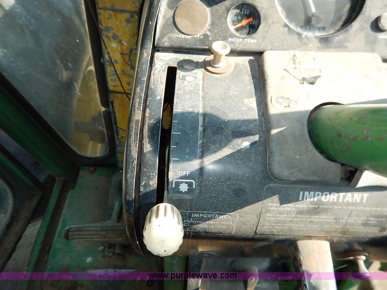 image for item J6461 1975 John Deere 7520 4WD tractor