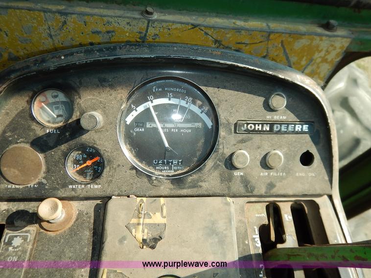 image for item J6461 1975 John Deere 7520 4WD tractor