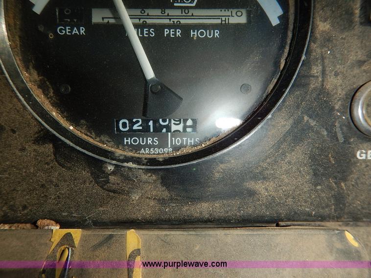 image for item J6461 1975 John Deere 7520 4WD tractor