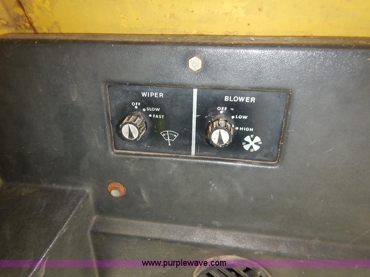 image for item J6461 1975 John Deere 7520 4WD tractor