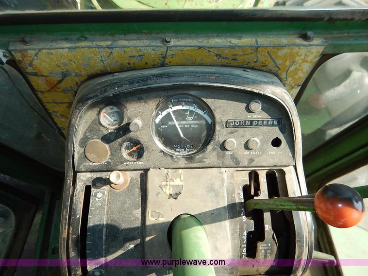 image for item J6461 1975 John Deere 7520 4WD tractor