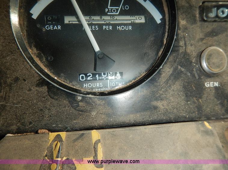 image for item J6461 1975 John Deere 7520 4WD tractor