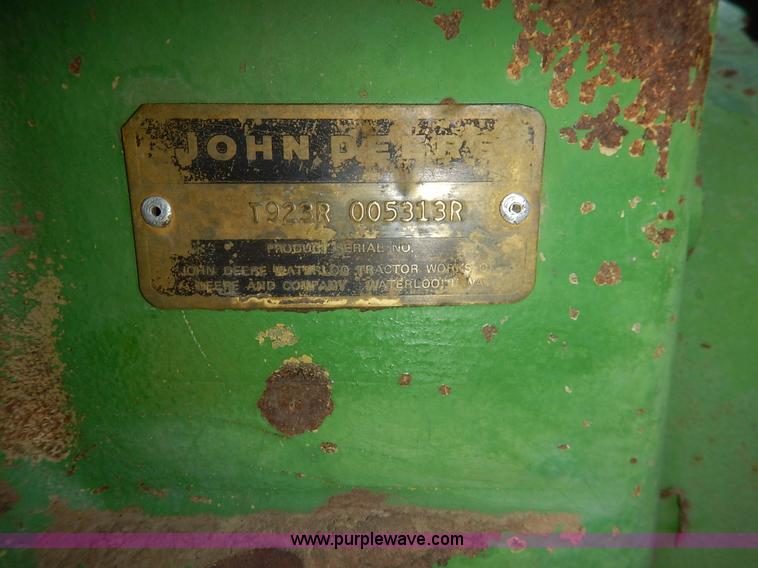 image for item J6461 1975 John Deere 7520 4WD tractor