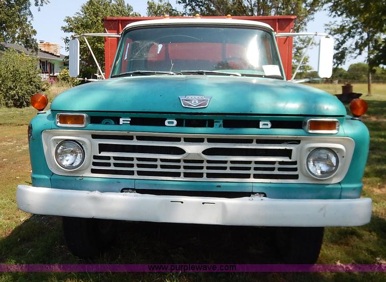 image for item J6472 1966 Ford F Series grain truck