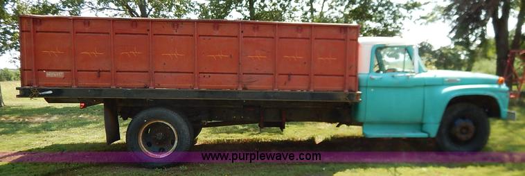 image for item J6472 1966 Ford F Series grain truck