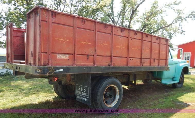 image for item J6472 1966 Ford F Series grain truck
