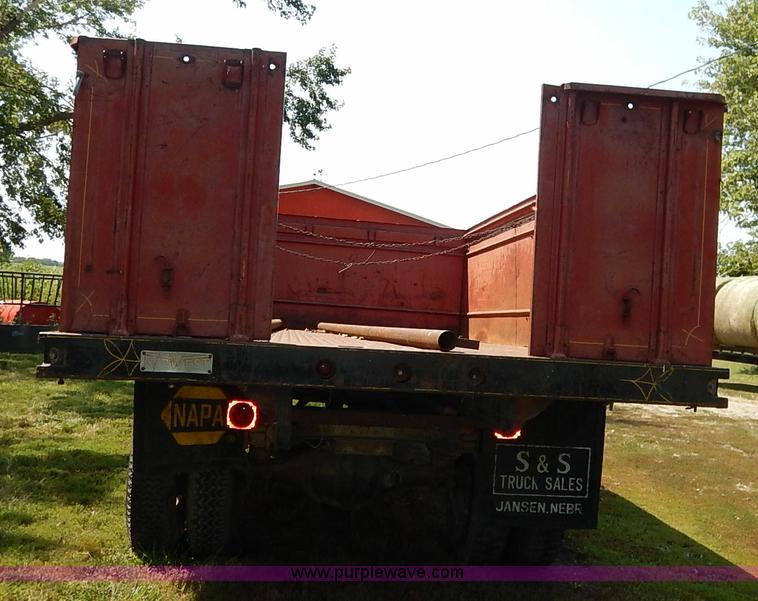 image for item J6472 1966 Ford F Series grain truck