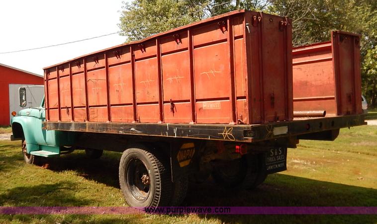 image for item J6472 1966 Ford F Series grain truck