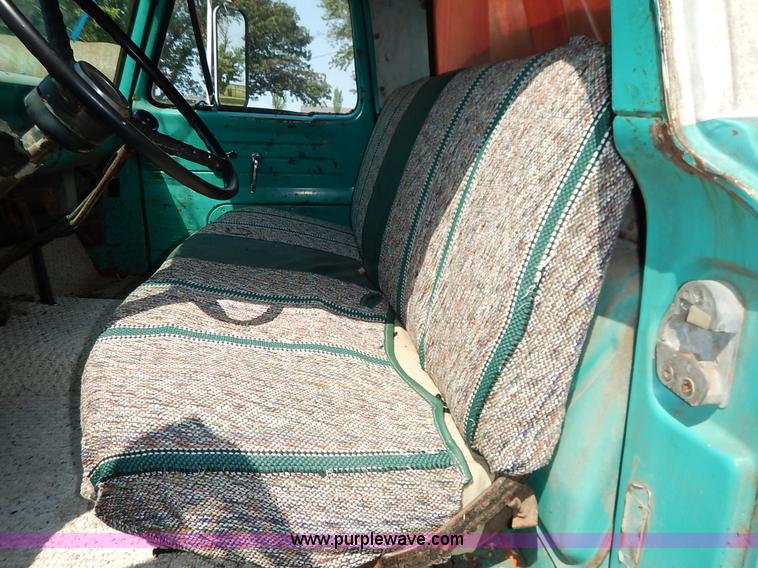 image for item J6472 1966 Ford F Series grain truck