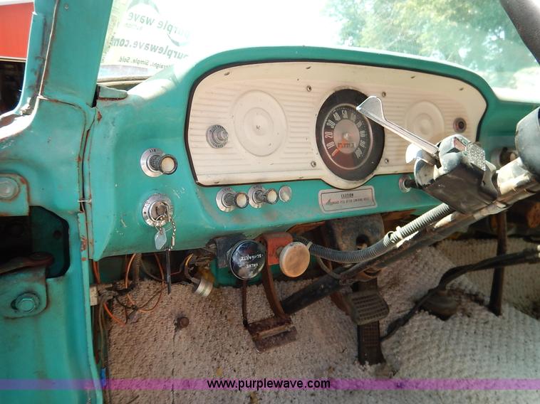 image for item J6472 1966 Ford F Series grain truck