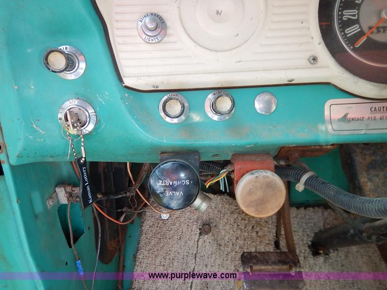 image for item J6472 1966 Ford F Series grain truck