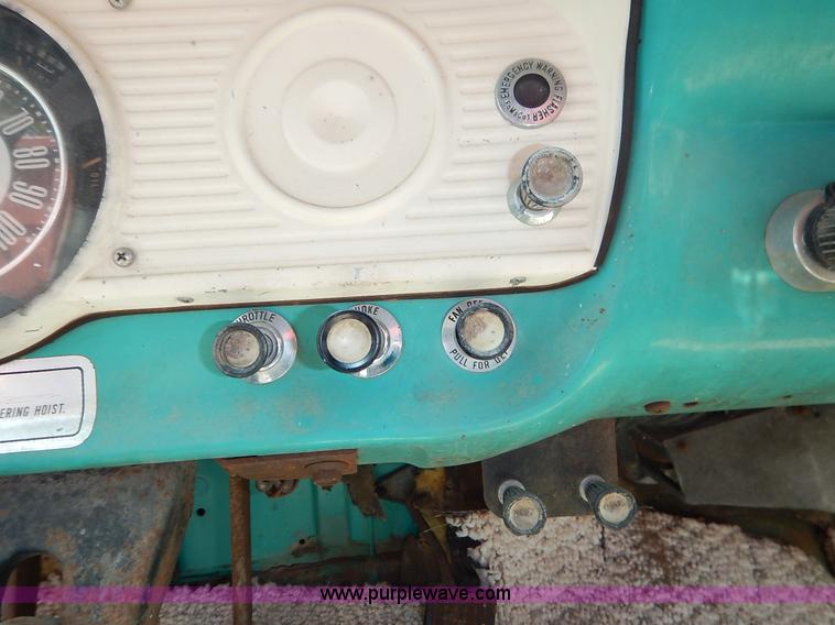 image for item J6472 1966 Ford F Series grain truck