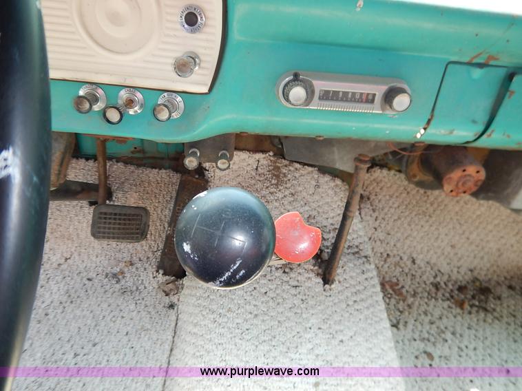 image for item J6472 1966 Ford F Series grain truck