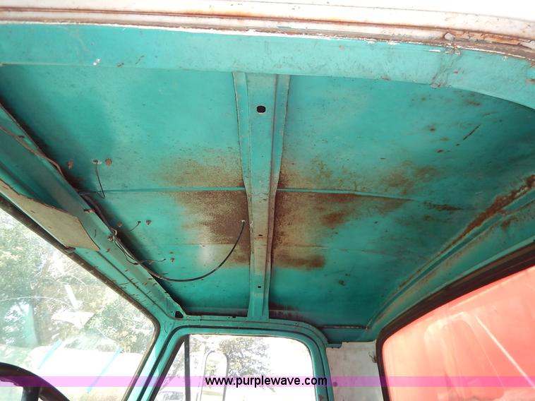 image for item J6472 1966 Ford F Series grain truck