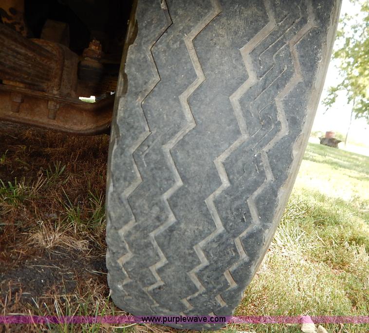 image for item J6472 1966 Ford F Series grain truck