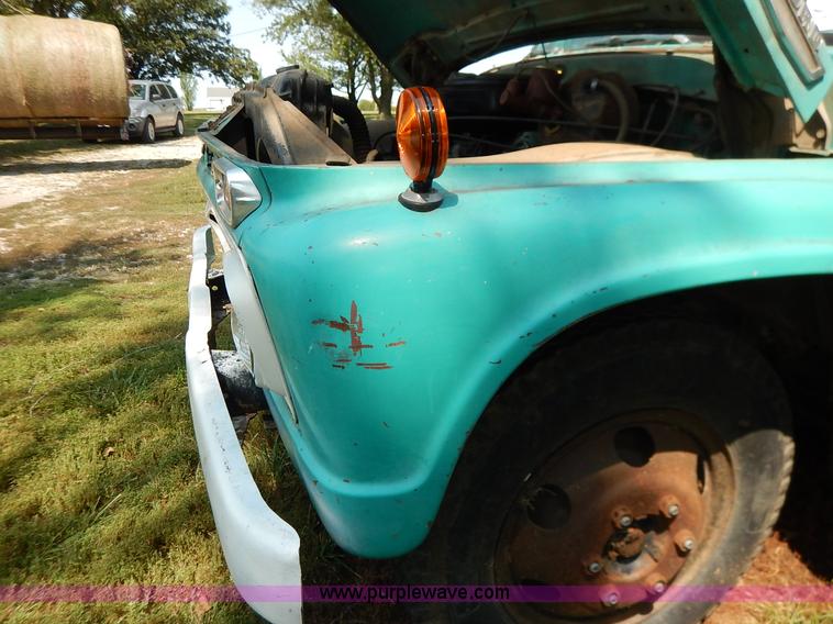 image for item J6472 1966 Ford F Series grain truck