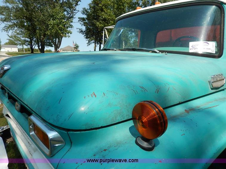 image for item J6472 1966 Ford F Series grain truck