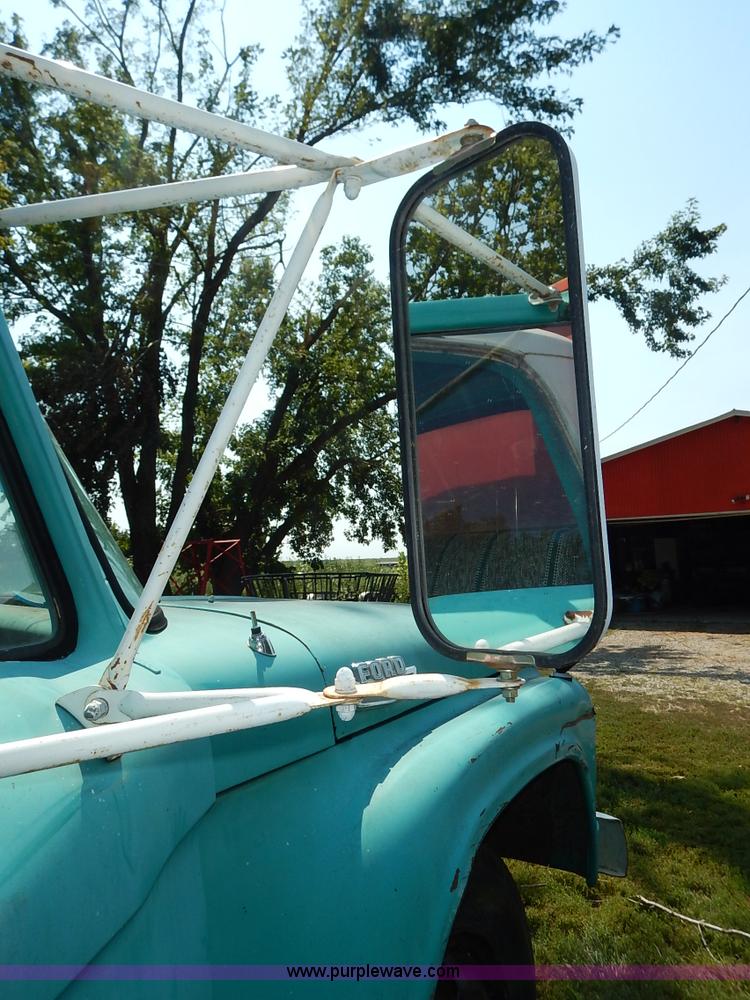 image for item J6472 1966 Ford F Series grain truck