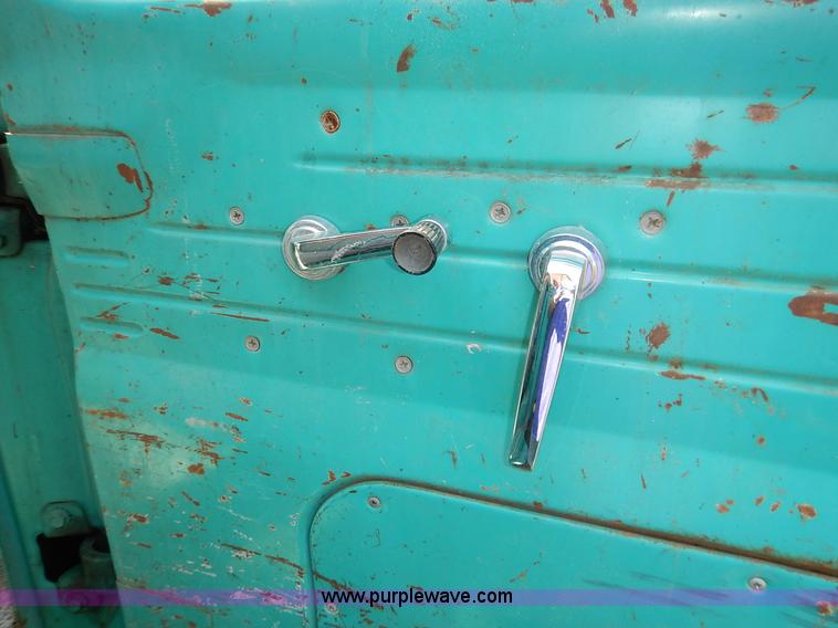 image for item J6472 1966 Ford F Series grain truck