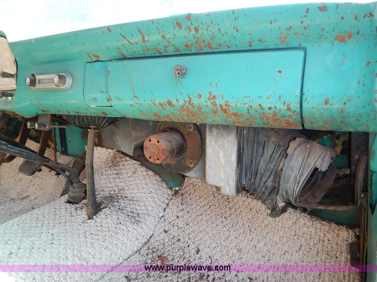 image for item J6472 1966 Ford F Series grain truck