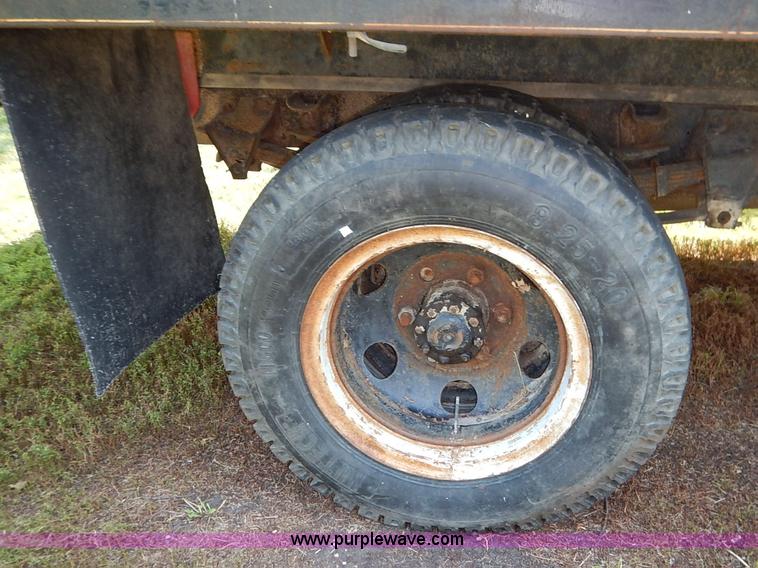 image for item J6472 1966 Ford F Series grain truck