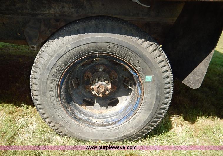 image for item J6472 1966 Ford F Series grain truck