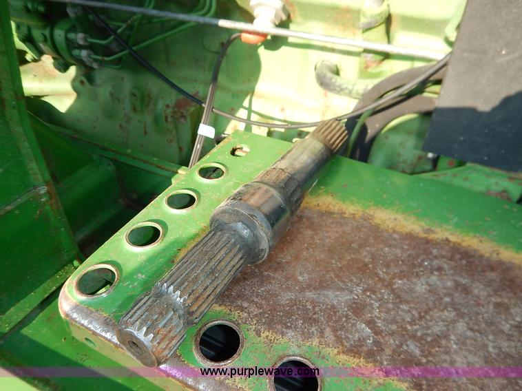 image for item J6475 1992 John Deere 3255 MFWD tractor