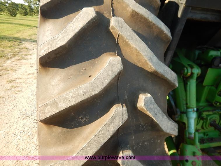 image for item J6475 1992 John Deere 3255 MFWD tractor