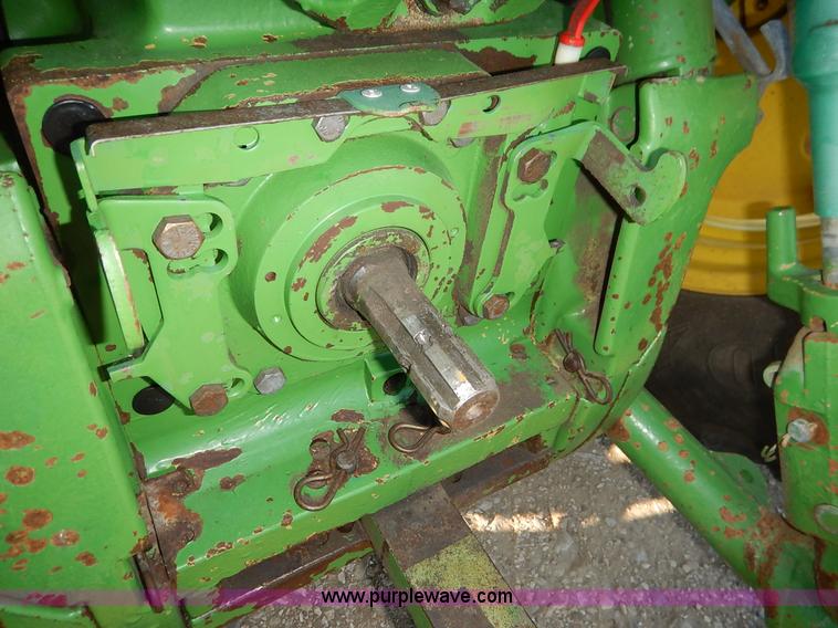 image for item J6475 1992 John Deere 3255 MFWD tractor