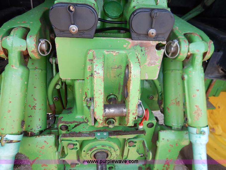 image for item J6475 1992 John Deere 3255 MFWD tractor