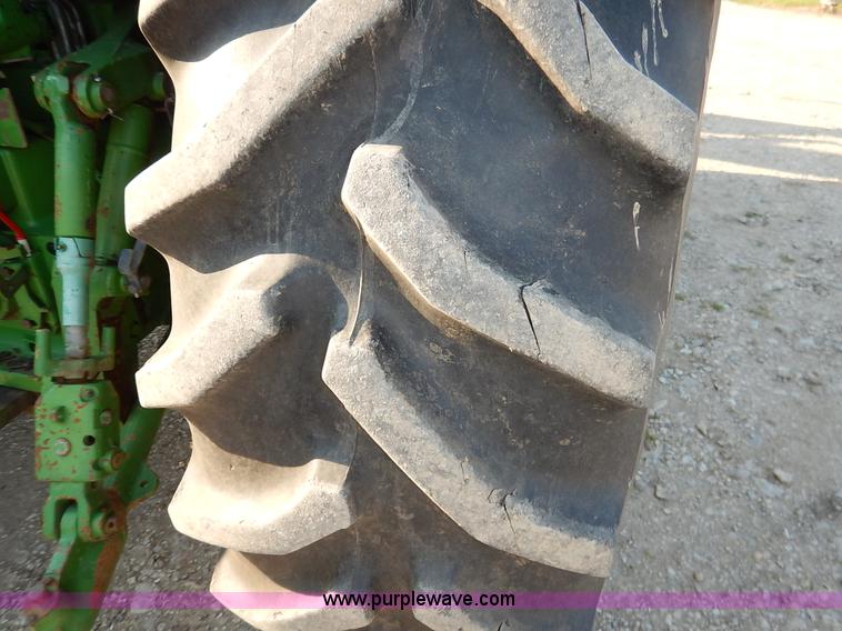 image for item J6475 1992 John Deere 3255 MFWD tractor