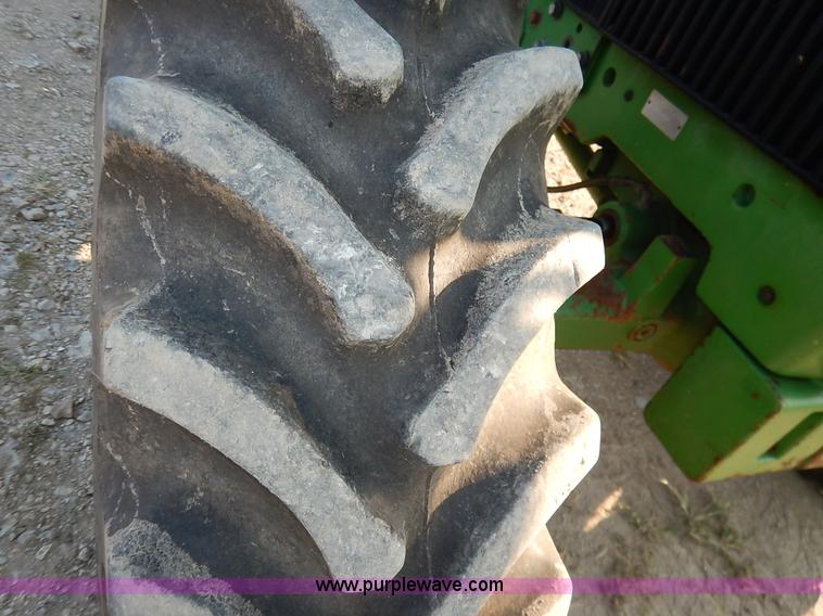 image for item J6475 1992 John Deere 3255 MFWD tractor