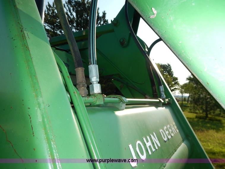 image for item J6475 1992 John Deere 3255 MFWD tractor