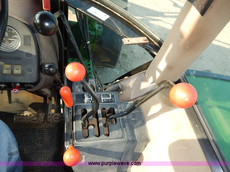 image for item J6475 1992 John Deere 3255 MFWD tractor