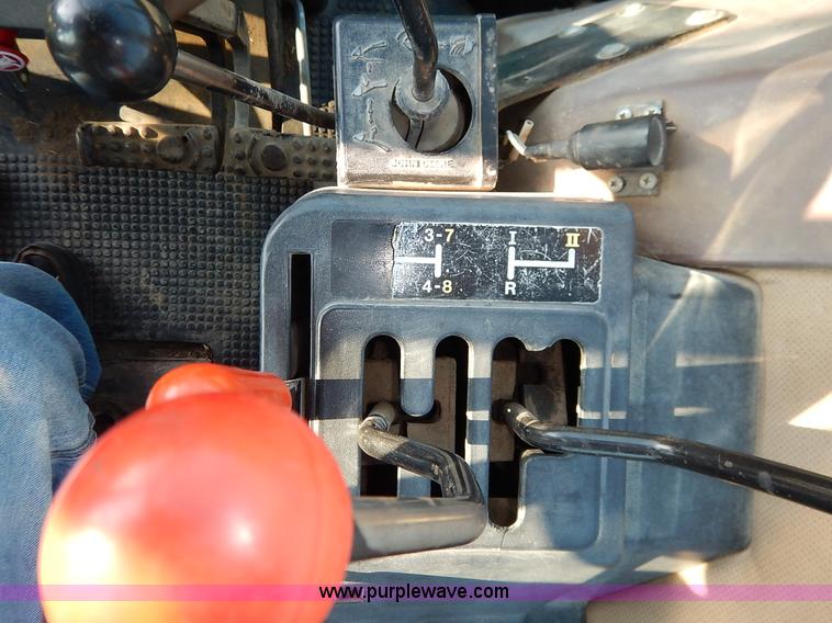 image for item J6475 1992 John Deere 3255 MFWD tractor