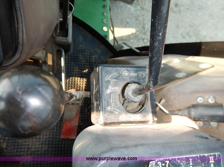 image for item J6475 1992 John Deere 3255 MFWD tractor