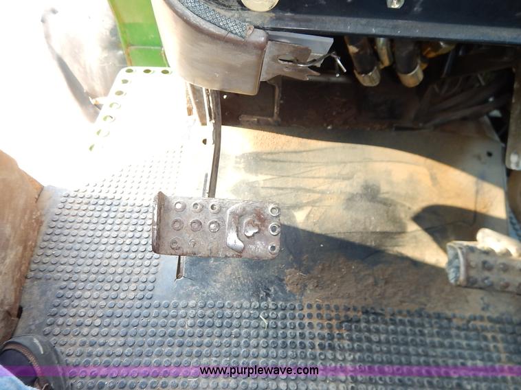 image for item J6475 1992 John Deere 3255 MFWD tractor