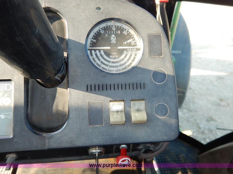 image for item J6475 1992 John Deere 3255 MFWD tractor