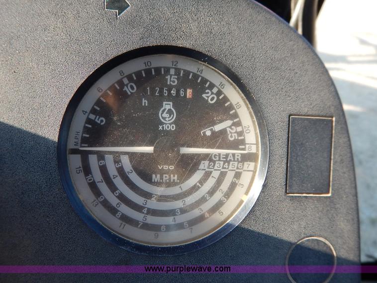 image for item J6475 1992 John Deere 3255 MFWD tractor