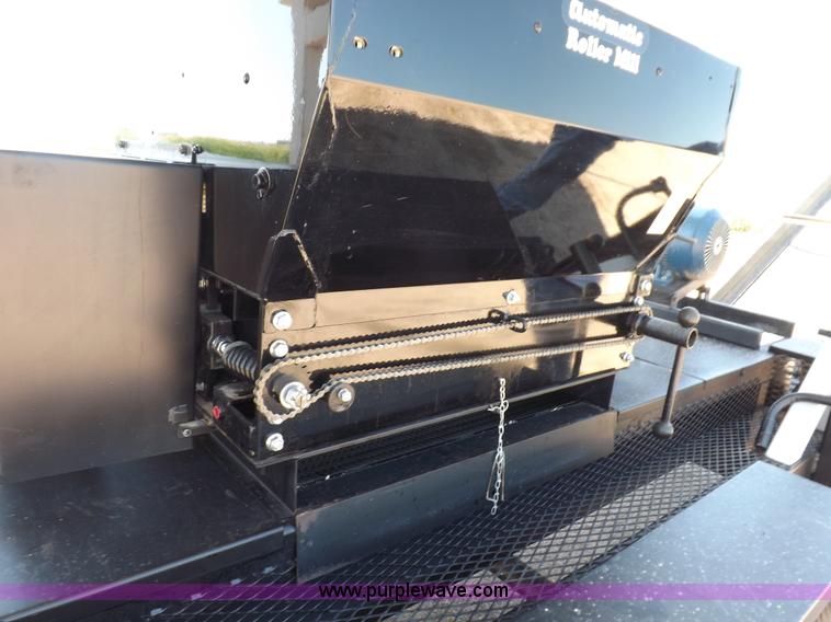 image for item J6999 Automatic Equipment roller mill