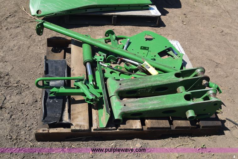 image for item J8075 Assorted John Deere combine header parts