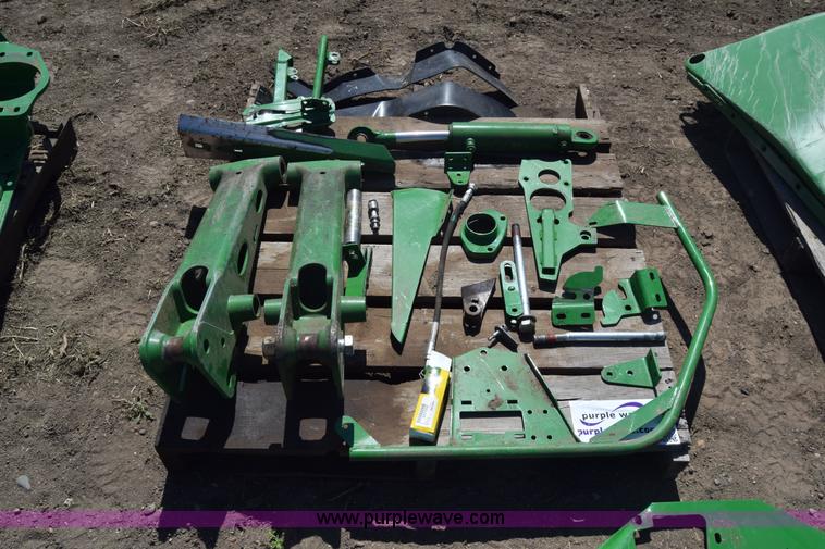 image for item J8075 Assorted John Deere combine header parts