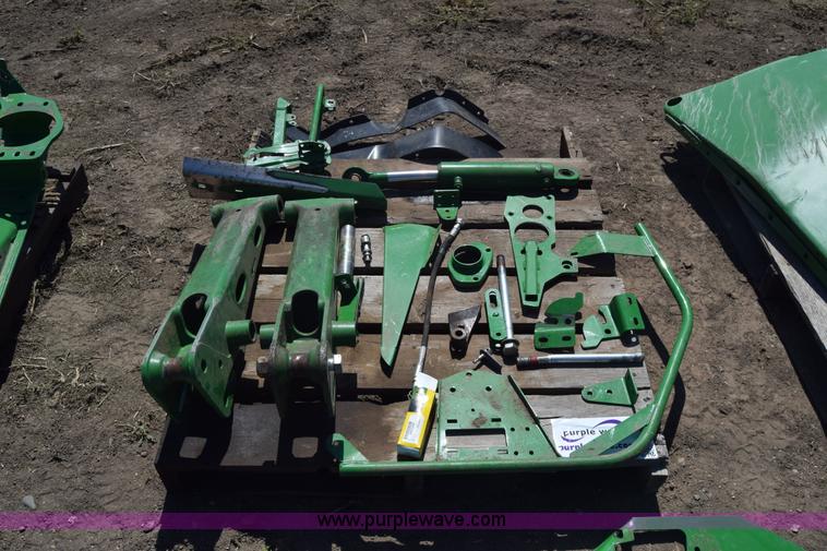 image for item J8075 Assorted John Deere combine header parts