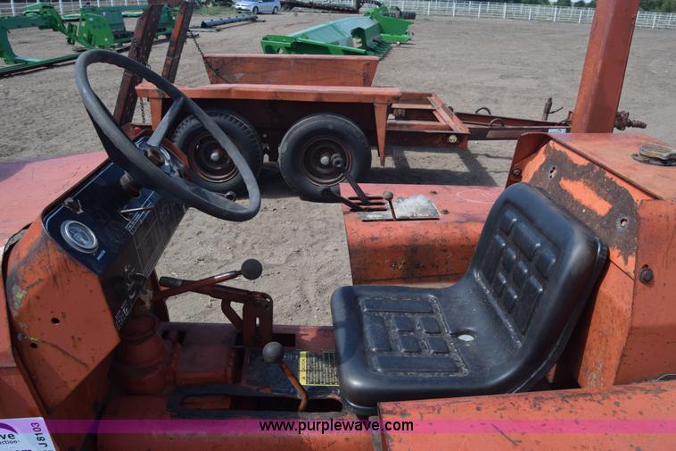 image for item J8103 Ditch Witch R40 trencher